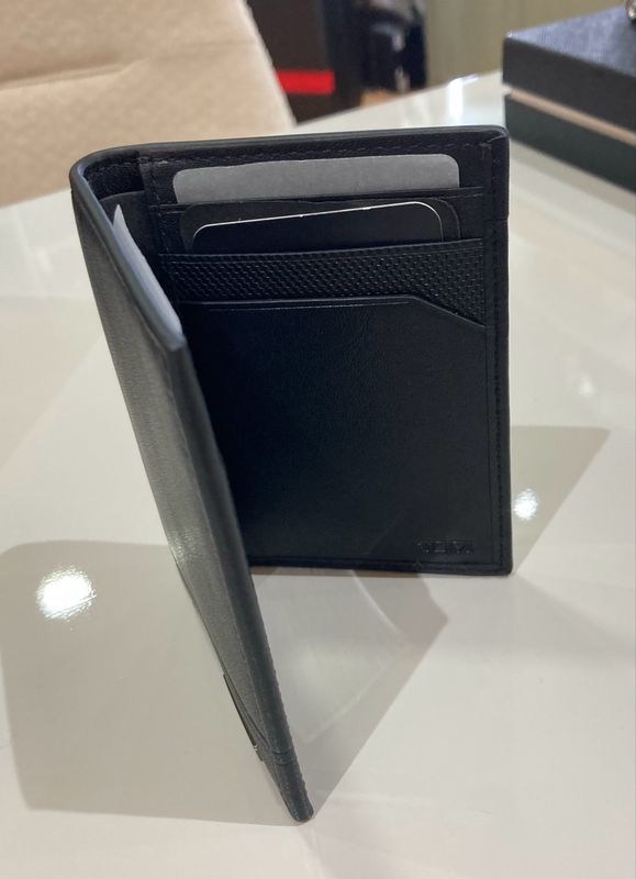 TARJETERO TUMI BLACK