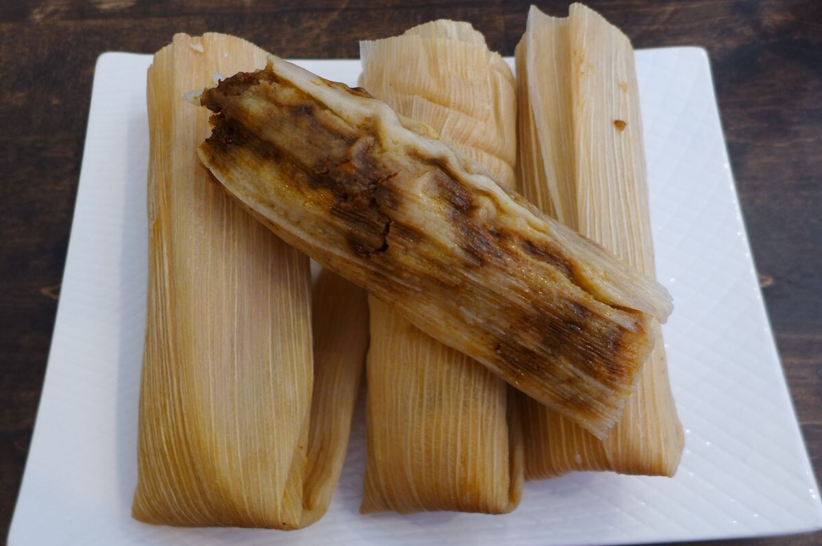 Tamal de Mole con Pollo