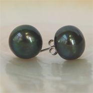 10-11mm Pearl stud earring