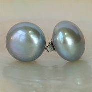 10-11mm Pearl stud earring
