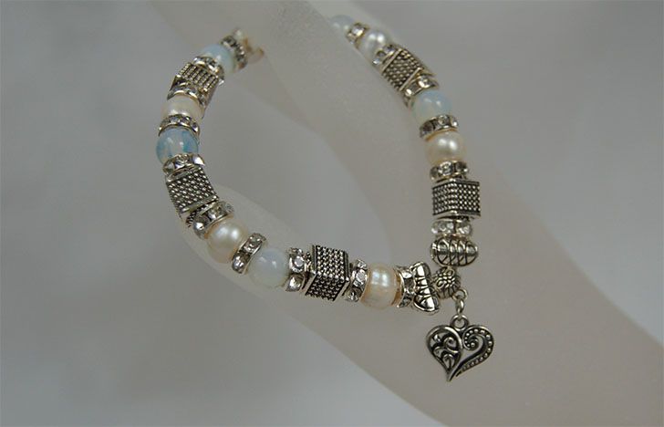 Leafy heart bracelet - 8mm Opal and 8mm cultured white pearl
