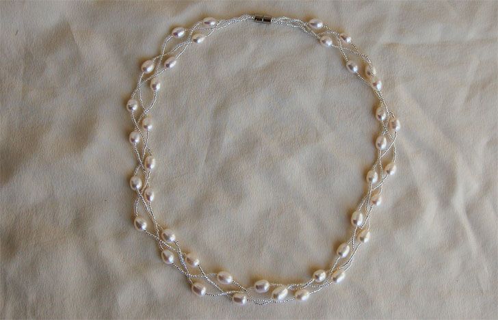3 strands white pearl necklace magnetic clasp