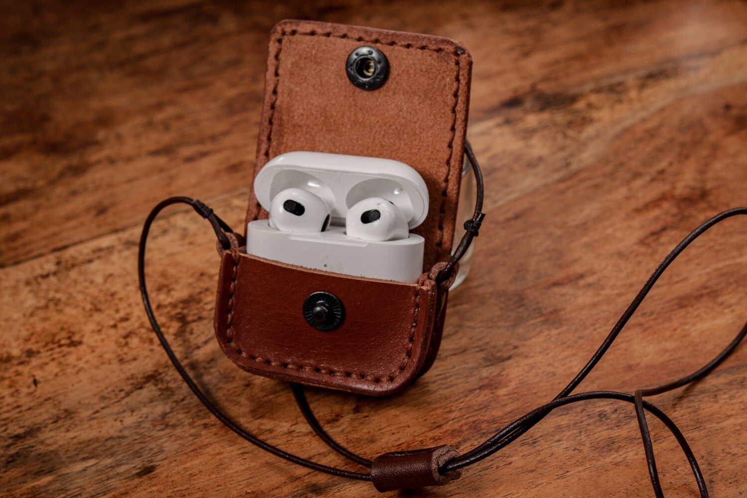 Apple AirPods Pro leather