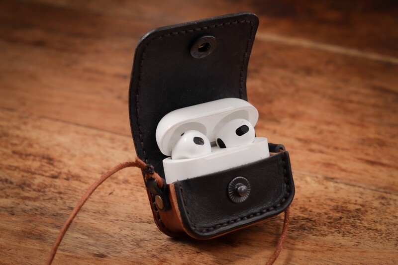 Apple AirPods Pro leather