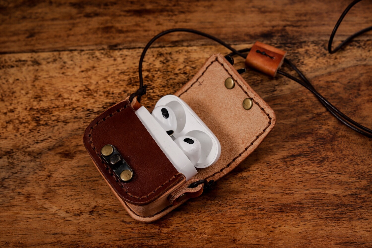 Apple AirPods Pro leather