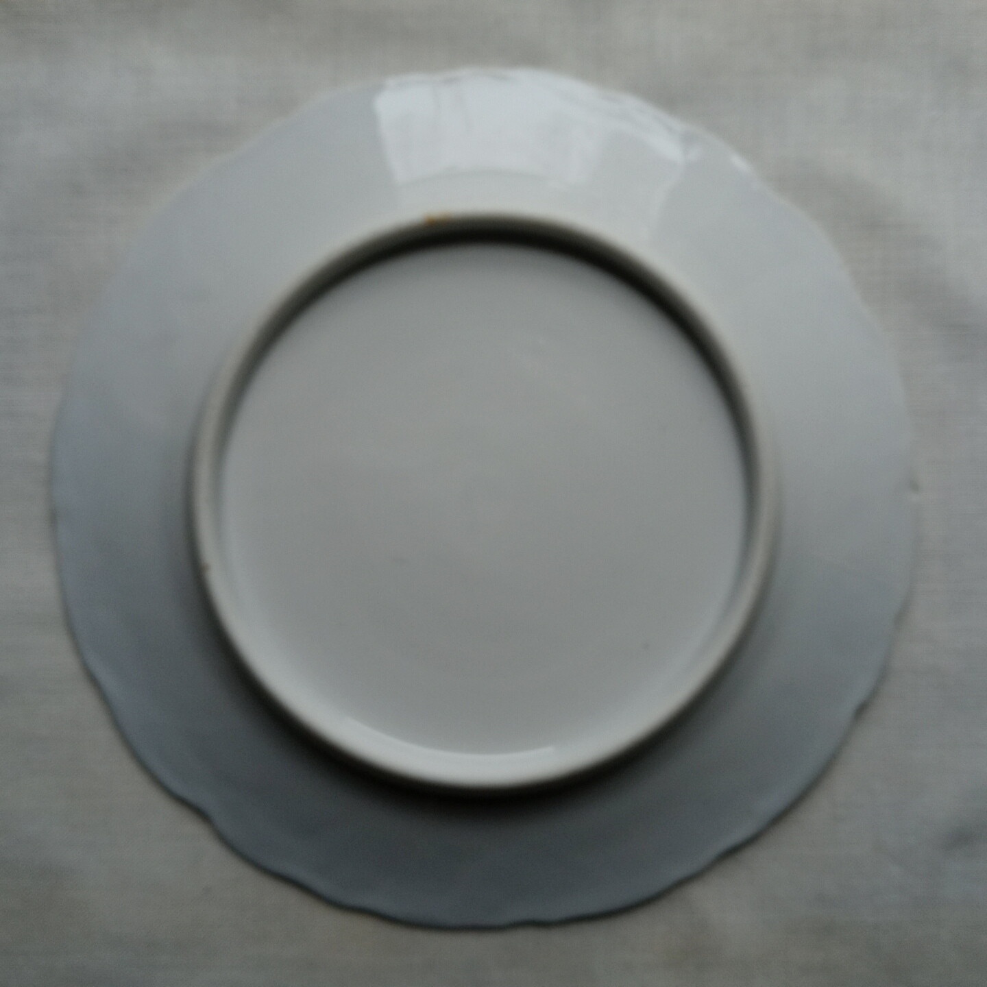 6 Pink and white plates