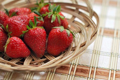 Strawberry 'Ozark Beauty' | Bare Root - Gardener's Dozen (13) Strawberry 'Ozark Beauty' | Bare Root - Gardener's Dozen (13)