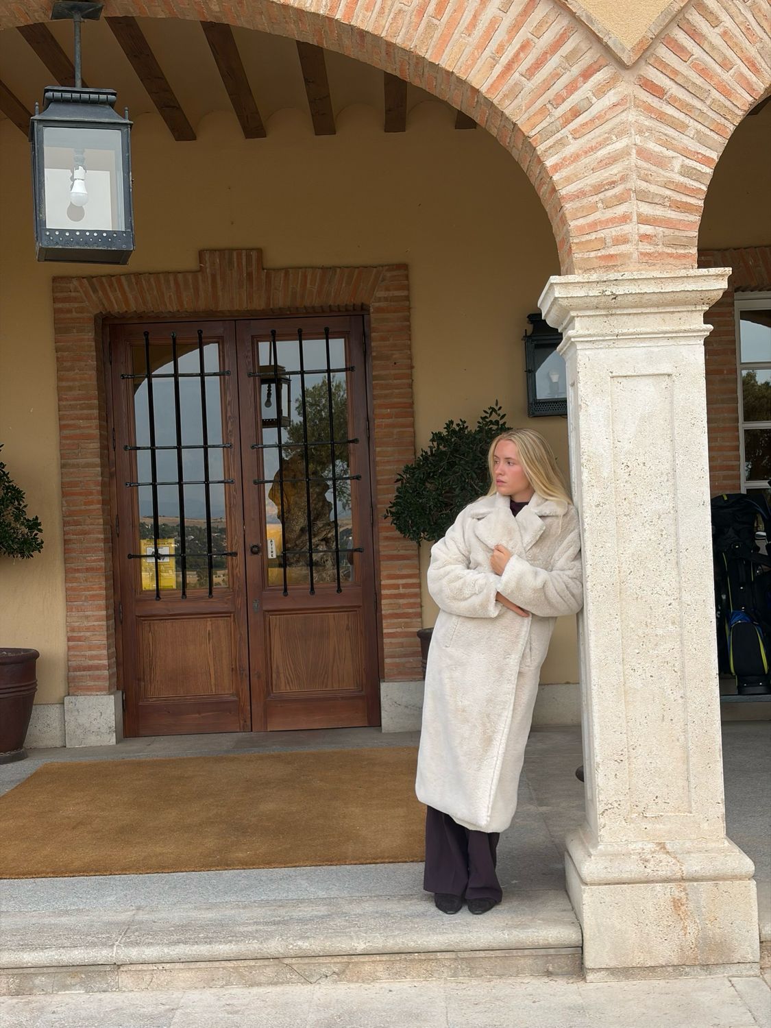 Abrigo Katerina Crudo