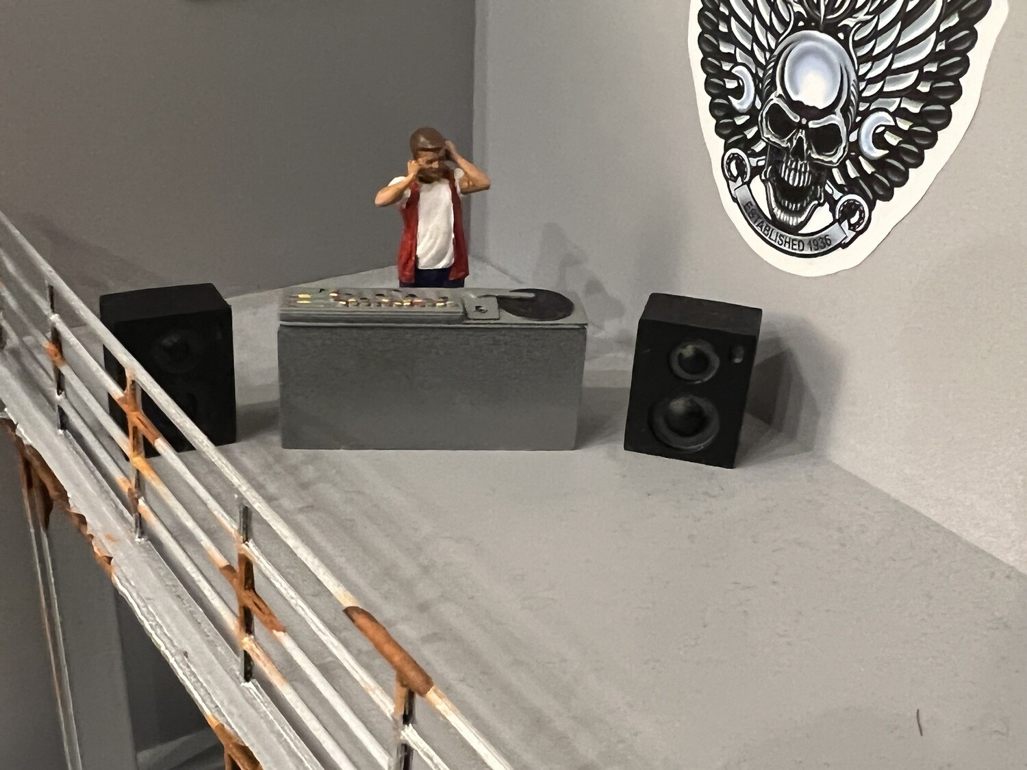 DJ Set (DJ Pult, Boxen, Figur)