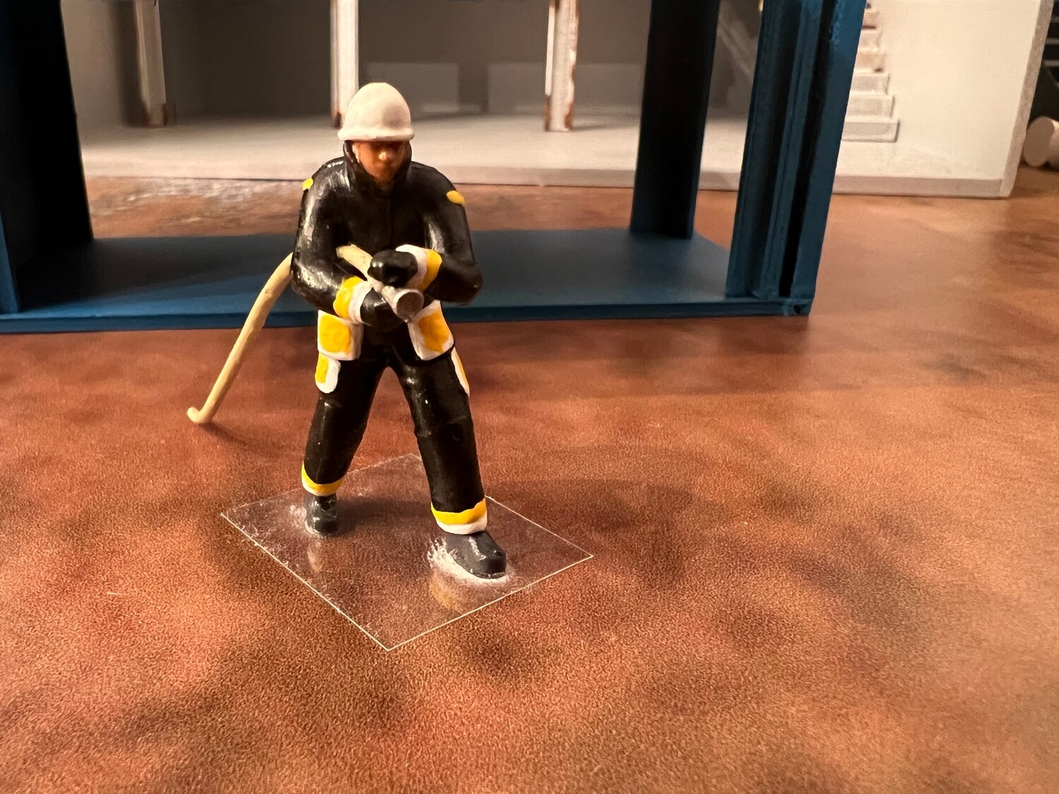 Feuerwehr - 1 Feuerwehrmann mit Schlauch