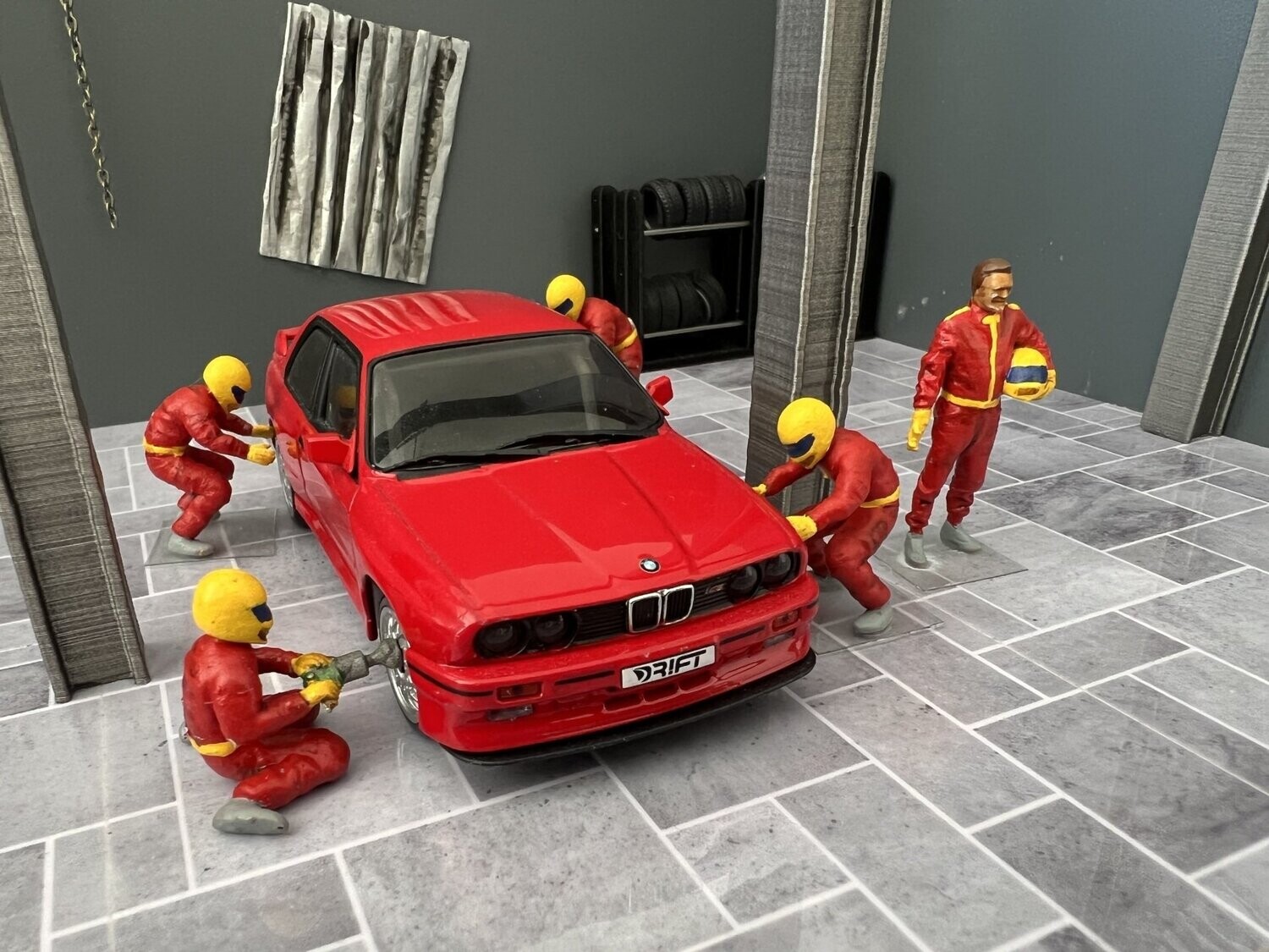 Team Pack: Fahrer und Pit Crew - rot gelb
