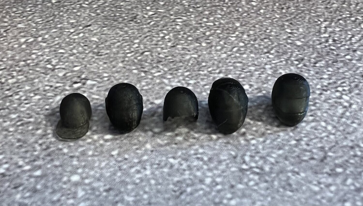 10er Set Helme/Mützen