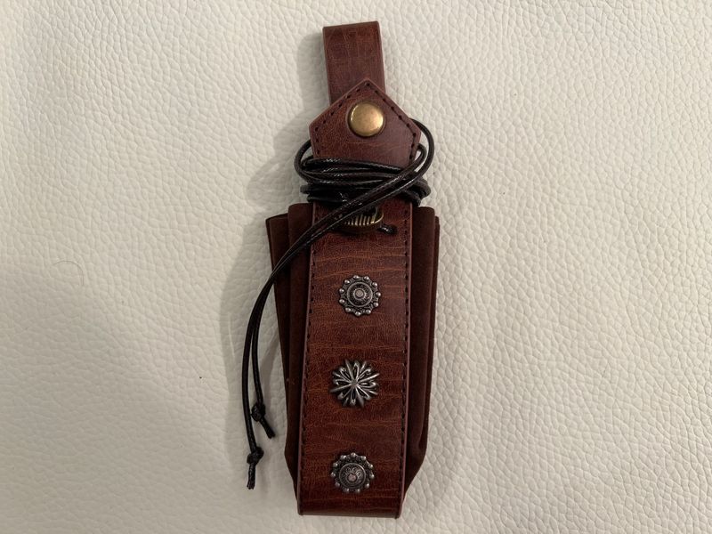 Gürtelbeutel - Nietenverzierung - dunkel braun