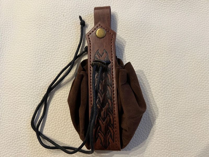 Gürtelbeutel - Knochen Muster - dunkel braun Gürtelbeutel - Knochen Muster - dunkel braun