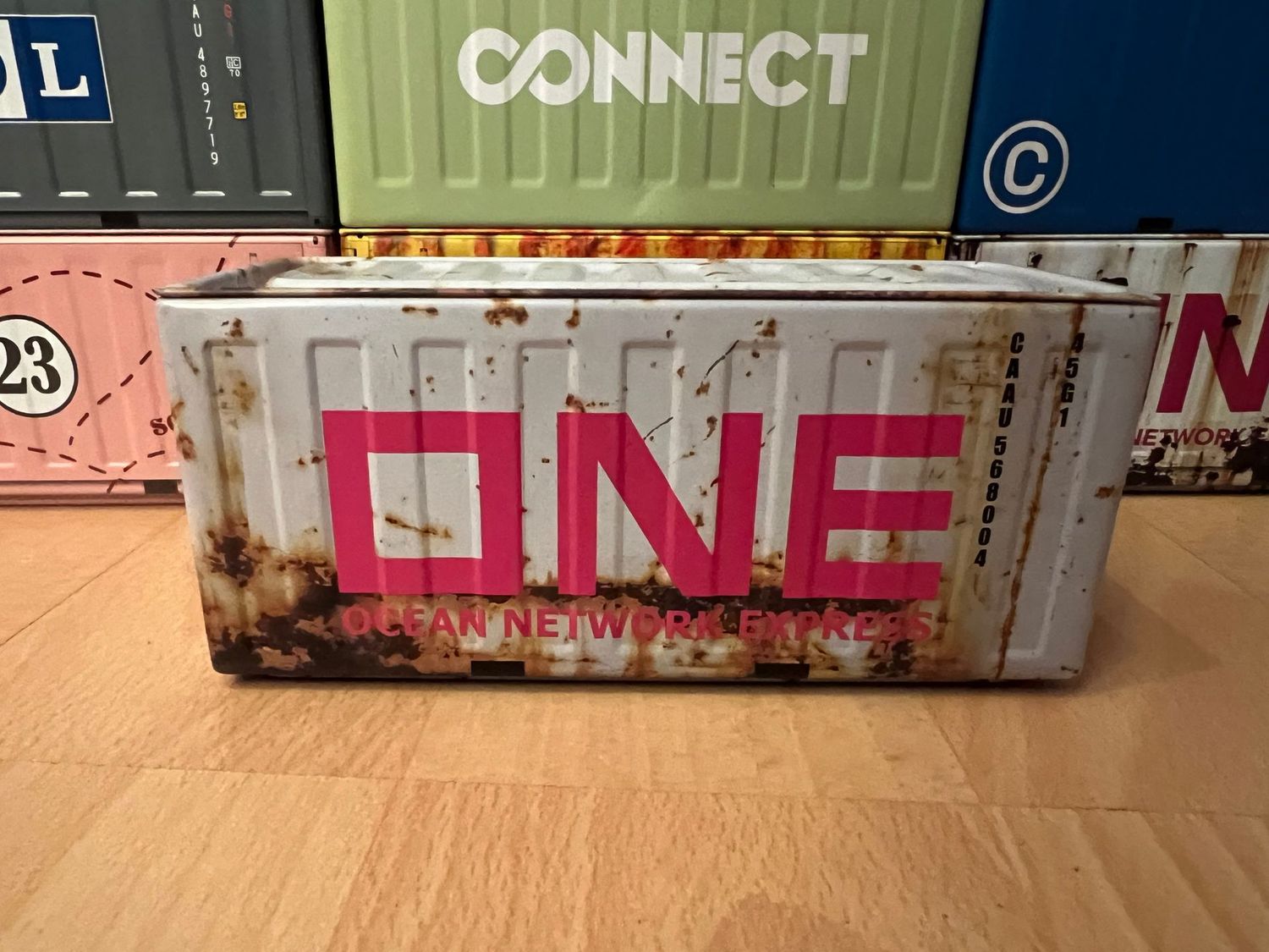 Container CH - weiß - ONE pinke Schrift (Carrera Hybrid)