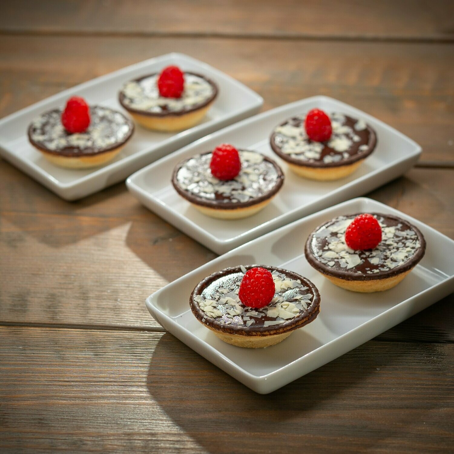 Nougat-Crème im knusprigen Mürbeteigschälchen