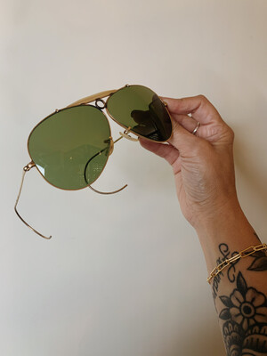 Sunglasses Ray Ban 1970 Aviator Green Lense W Case Sunglasses Ray Ban 1970 Aviator Green Lense W Case