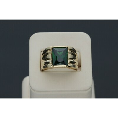 14 karat Gold and Green CZ Square Ring Size 9 W: 9.0g ~