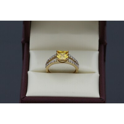 10 karat Gold & Zirconium Yellow Stone Ring 10 karat Gold & Zirconium Yellow Stone Ring