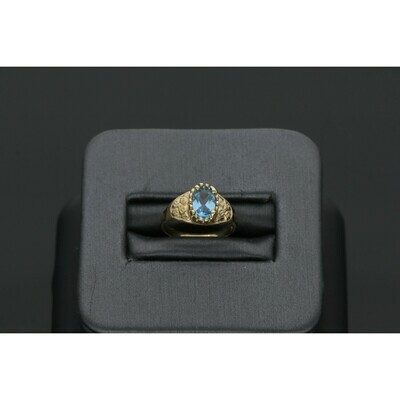 14 Karat Gold & Zirconium Light Blue Oval Girl Ring 14 Karat Gold & Zirconium Light Blue Oval Girl Ring