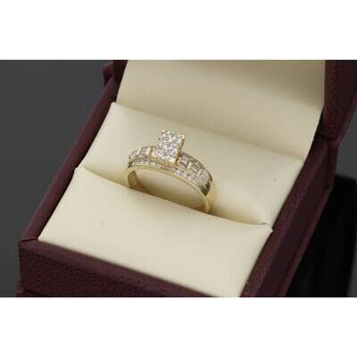 10 Karat Gold & Cz No.3 Cinderella Ring S:6.5 W: 3.4 10 Karat Gold & Cz No.3 Cinderella Ring S:6.5 W: 3.4
