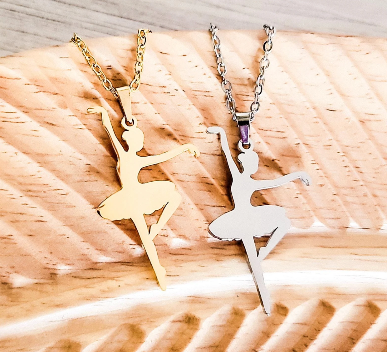 BALLERINA NECKLACE