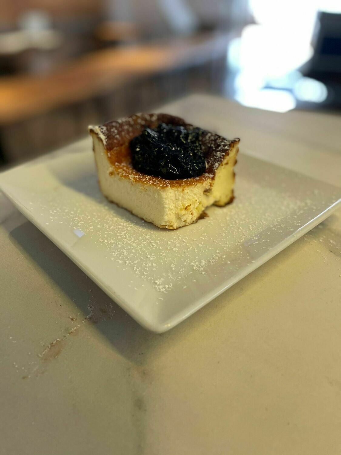 Tarta de queso con mermelada de arándanos