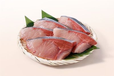 Yellow Tail 3 Portions (Approx 900g)