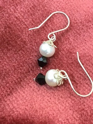 Freshwater pearl with black swarovski crystals Earrings Freshwater pearl with black swarovski crystals Earrings
