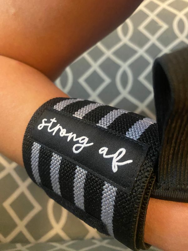 Strong af wrist wraps