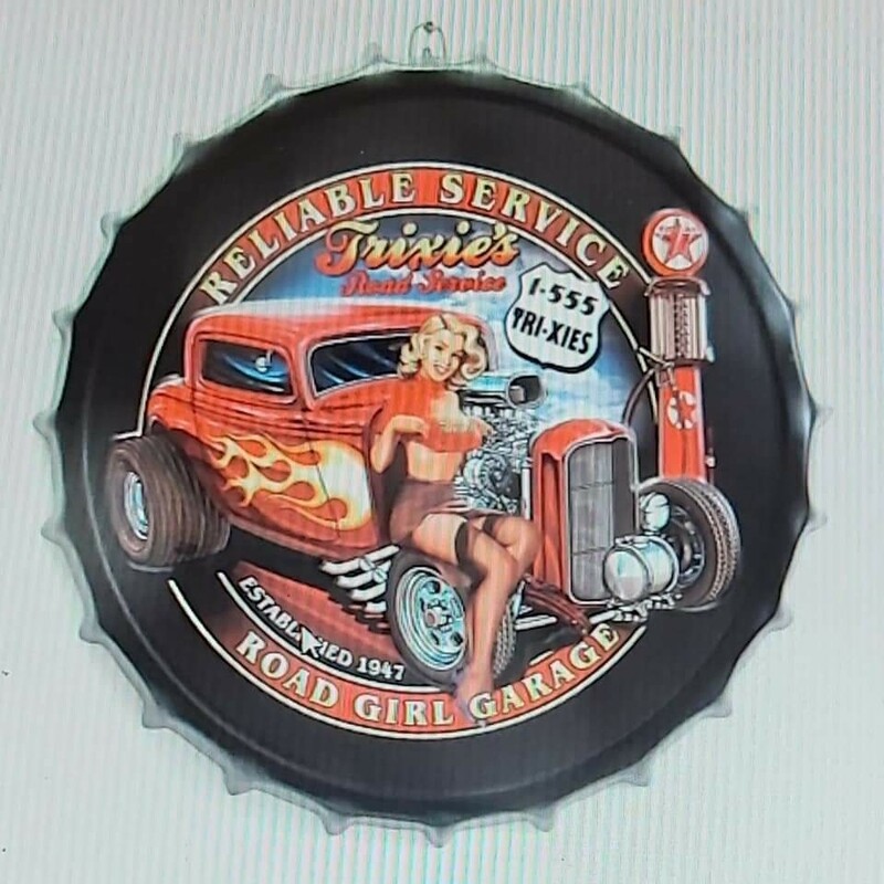 Capsule garage pin up hot rod