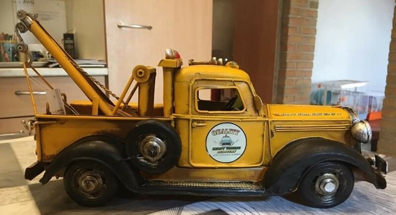 Dépanneuse jaune américaine (style ford)