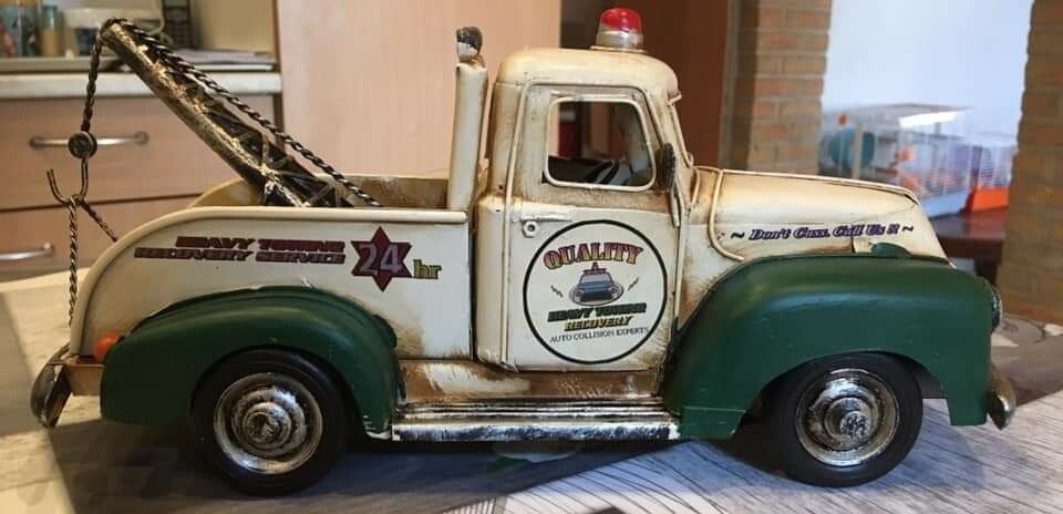 Dépanneuse vert et blanc américaine ford 1940