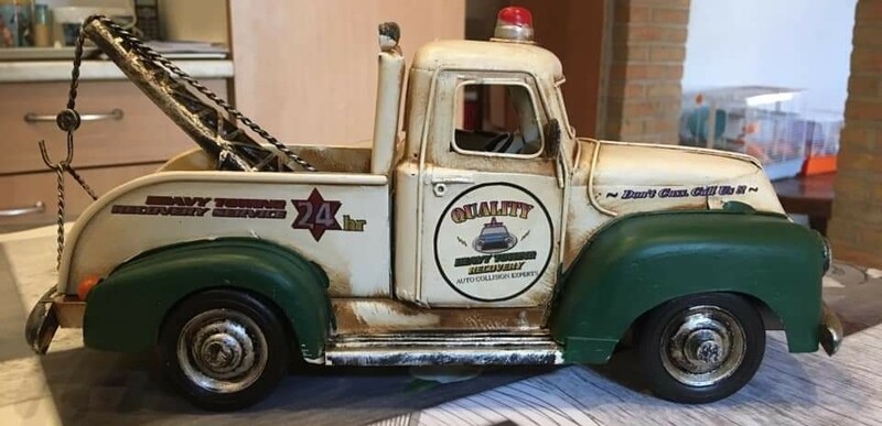 Dépanneuse vert et blanc américaine ford 1940