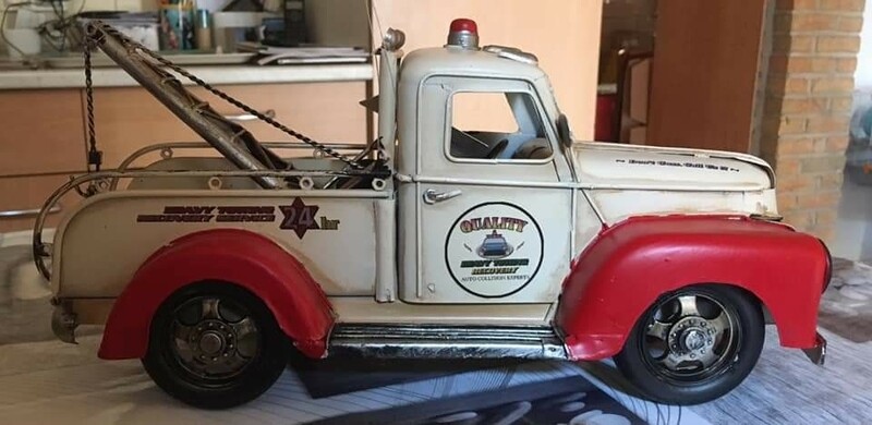 Dépanneuse rouge et blanc americaine ford