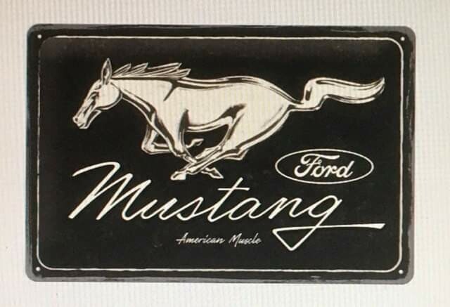 garage ford Mustang avec le logo