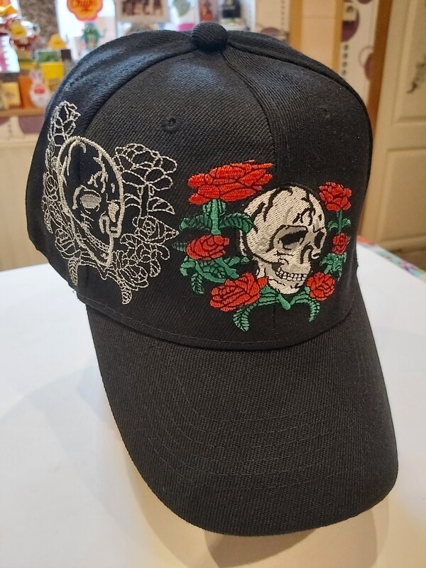 tête de mort et ses roses 🌹