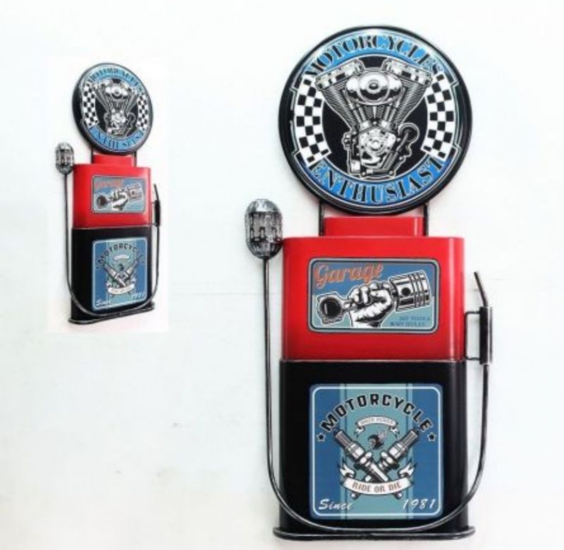 Pompe motorcycle garage