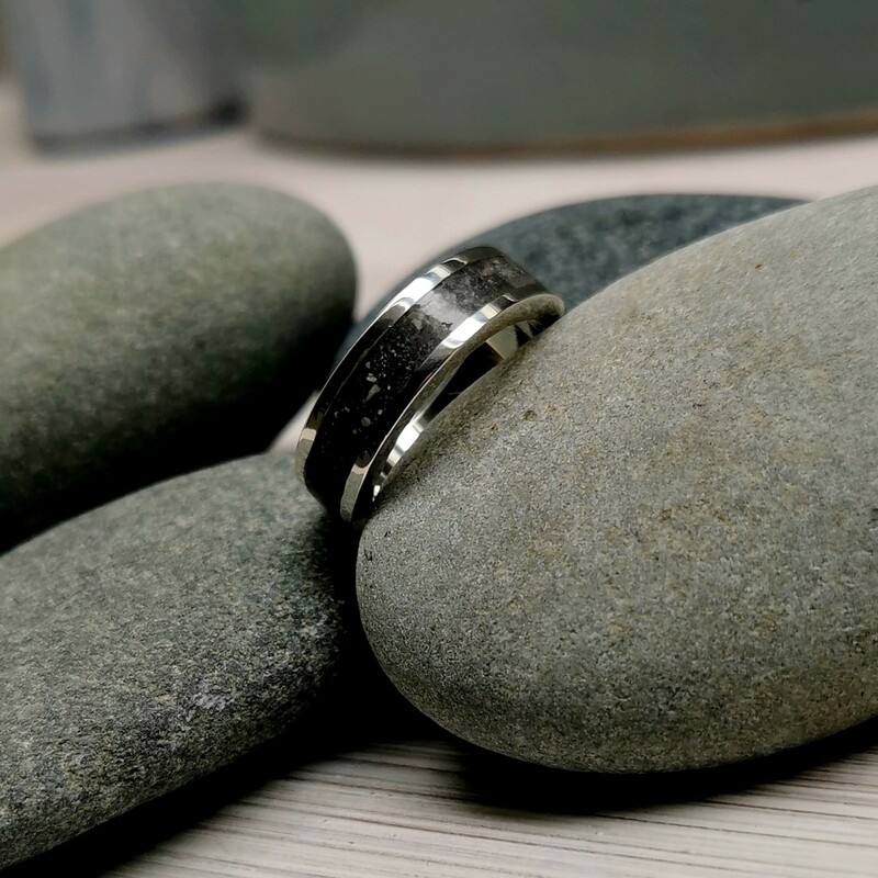 Cremation remembrance gents ring in silver