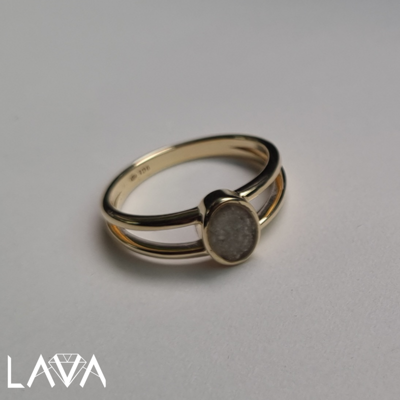 Cremation remembrance ring oval plain 9ct gold