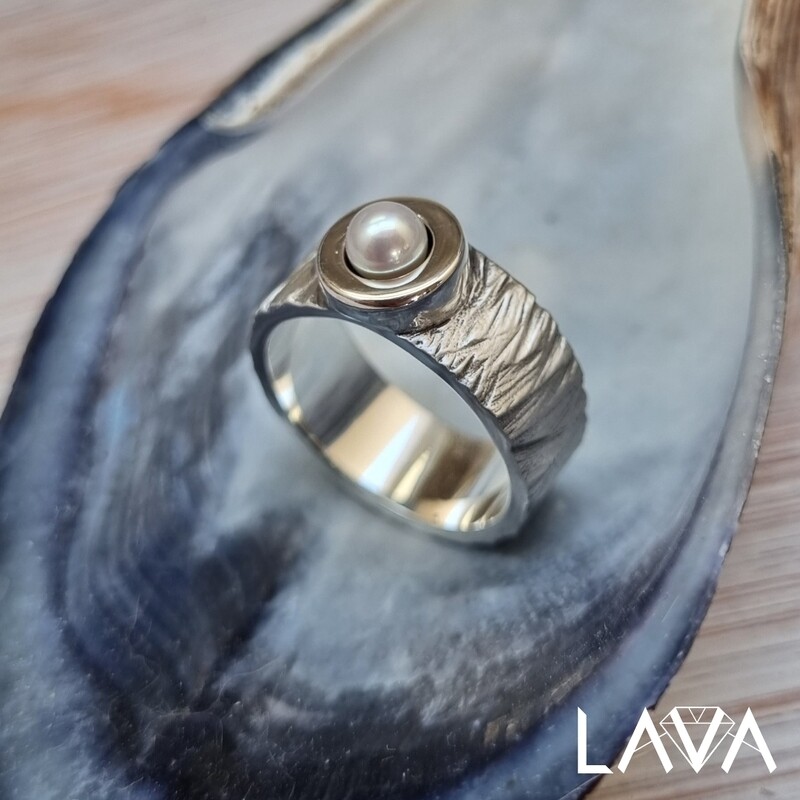 Rock pearl ring