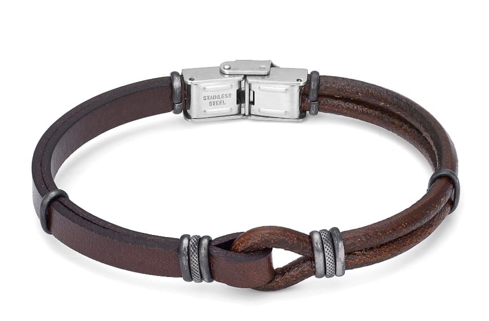 Men&#39;s rugged leather bracelet with stainless steel clasp