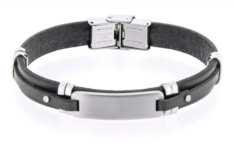 Men&#39;s stainless steel ID plate and black leather bracelet