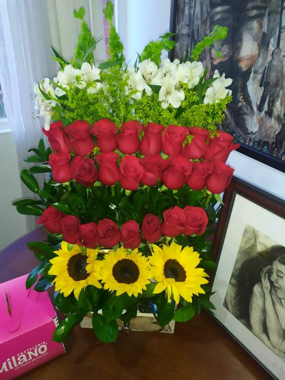 Joyero personalizado con flores y chocolates
