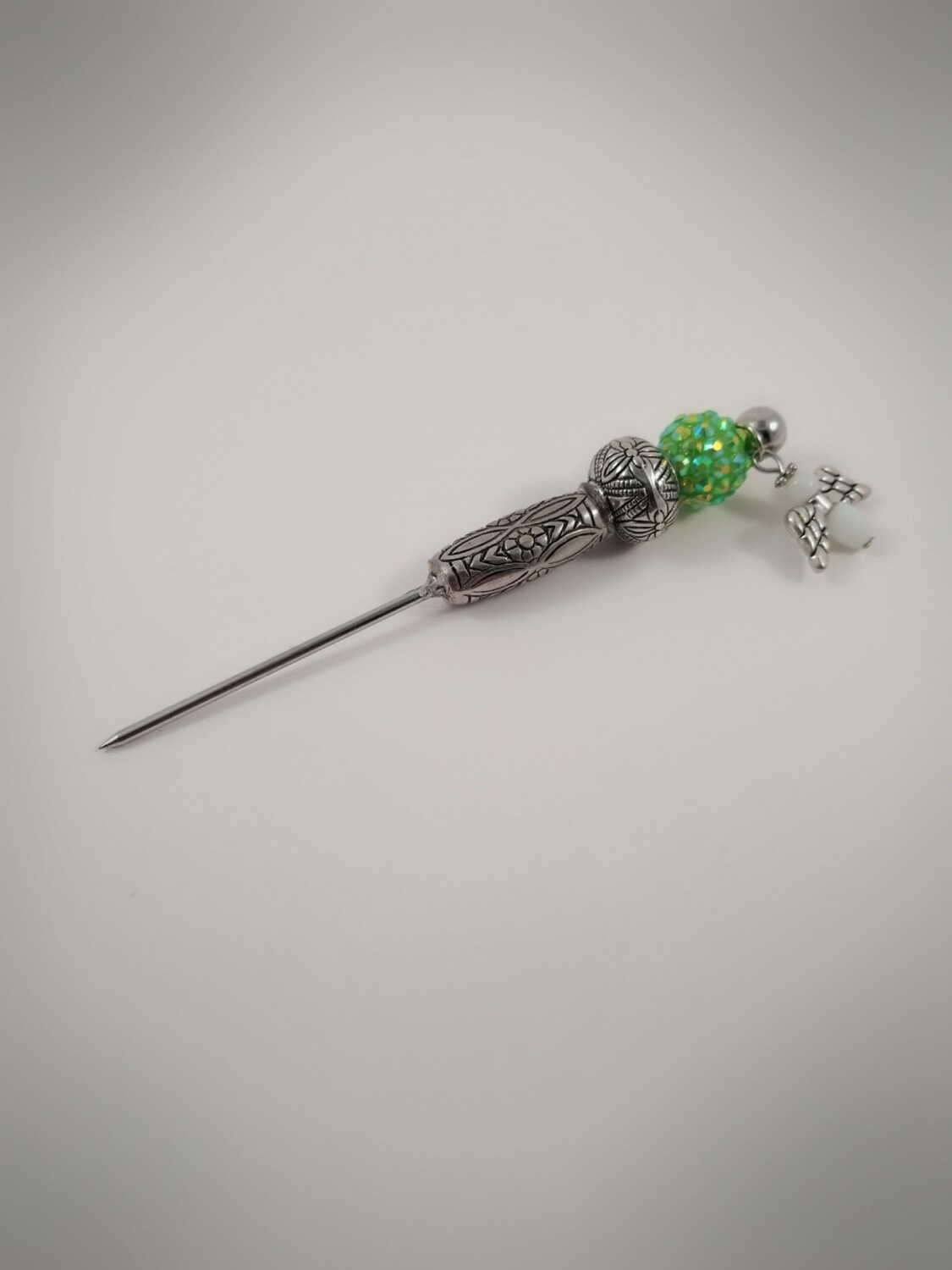 Ladies green beaded cigar pick