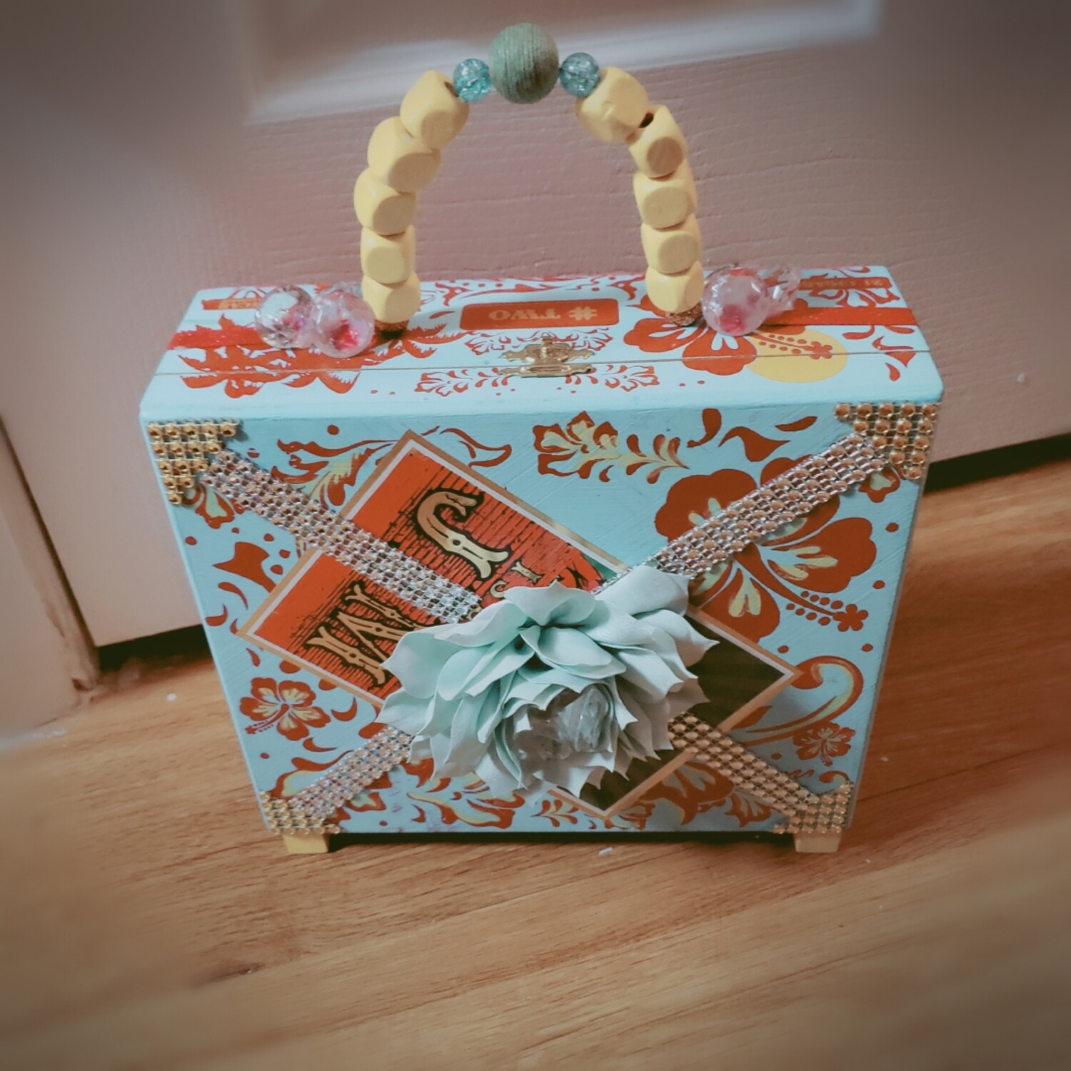 Island cigar purse humidor