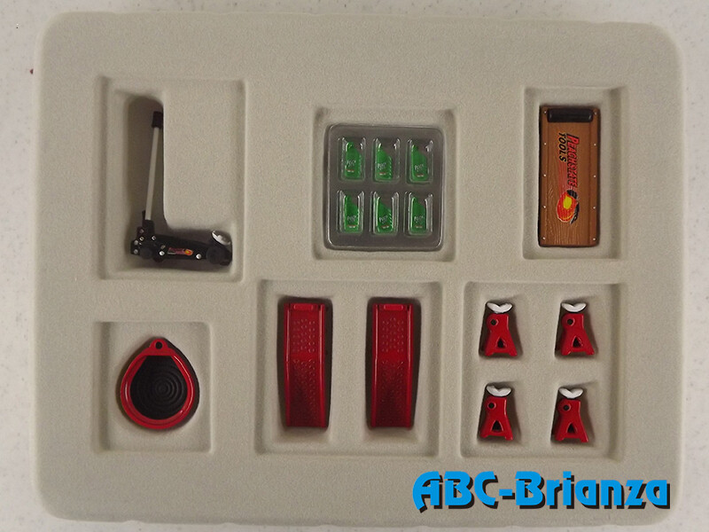GMP GMP9015-2 SCALE GARAGE ACCESSORIES 1-24