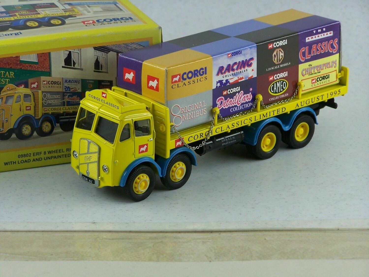CORGI 09802 ERF 8 WHEELS RIGID WITH LOAD AND UNPAINTED FIGURES