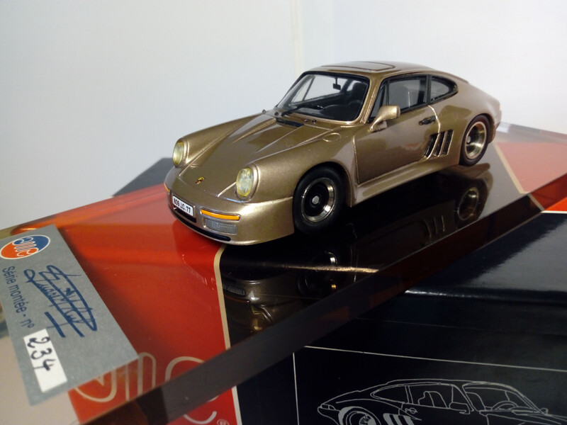 AMR1105 POSCHE 911 "STROSEK" 1988 LIGHT BROWN
