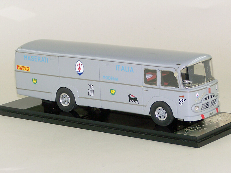 ABC119M - CAMION FIAT 682 RN2 SCUDERIA MASERATI 1955